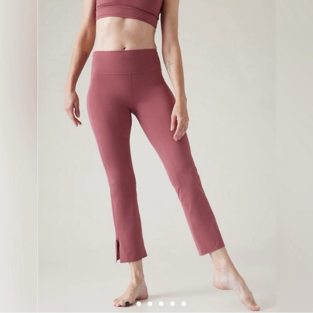 ATHLETA transcend stash crop straight leg legging berry size XXS